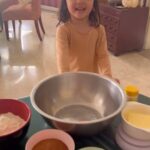 Devi Kinal Putri Instagram - Diusahakan setiap weekend kita buat sesuatu sama-sama. baking yang paling aku suka dan kal juga suka si (kayanya) cookies chocochip. butter 115gr gula putih 1/2 cup brown sugar 1/2 cup telur 1 baking soda 1/2tbs , garam 1/2tbs, vanilla 1 tbs terigu 1 1/3 cup chocochip dark choco 1 cup. gampang bgt. btw kalau mau lebih gendut keatas harus masuk kulkas dulu ya adonannya. masuk oven 175 derajat 10-12 menit azaa.