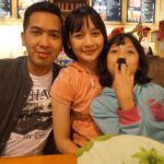 Devi Kinal Putri Instagram - setiap jalan sama pacar bawa buntut. bawa bella yang masih lebih pendek dari aku🤯🤯🤯🤯 adakah yang selalu bawa buntut juga? wkwkwk *aldi kecil bgt
