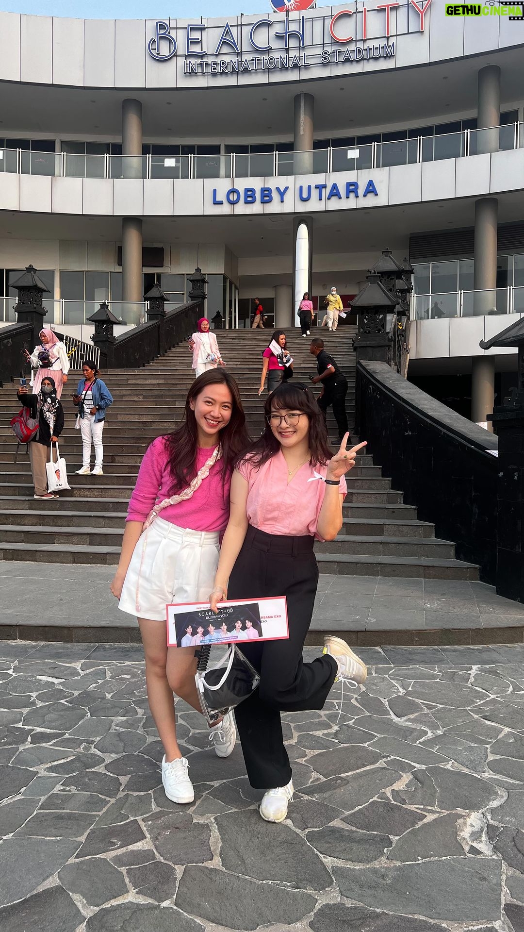 Devi Kinal Putri Instagram - Dream Come True🩷🩷 ketemu sama EXO🩷 aduuuh seru banget acara SCARLETT EXO GLOW TO YOU meet and greet🩷 ganyangka bisa ketemu 6 member exo, plus liat mereka main games wkwkwkwk juara banget deh scarlett aku happy banget🩷🩷 d.o 🩷🩷🩷 #scarlettexo #GlowToYou