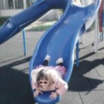 Devi Kinal Putri Instagram - seneng banget banyak playground gratisan🙏🏻😭🩷🤣 Urayasu
