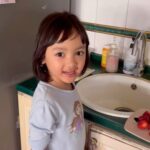 Devi Kinal Putri Instagram - ini wishlist kaluna, akhirnya dikabulkan bunda. seru banget😝😝😝😎 . . #tanghulu #cookingwithlove #candiedfruit