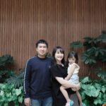 Devi Kinal Putri Instagram - satu minggu tanpa matahari jakarta🤝🏻 panas juga si tapi hahahaha anakku matanya besar sekali🤣 Bandung KOTA Kembang