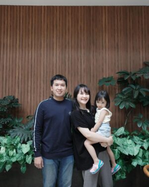 Devi Kinal Putri Instagram - satu minggu tanpa matahari jakarta🤝🏻
panas juga si tapi hahahaha
anakku matanya besar sekali🤣