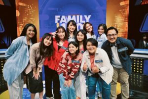 Devi Kinal Putri Instagram - doa dulu aja ya! wkwkwk
jangan lupa nnti nntn jam 19.30 di mnc tv ya!
team awan!
