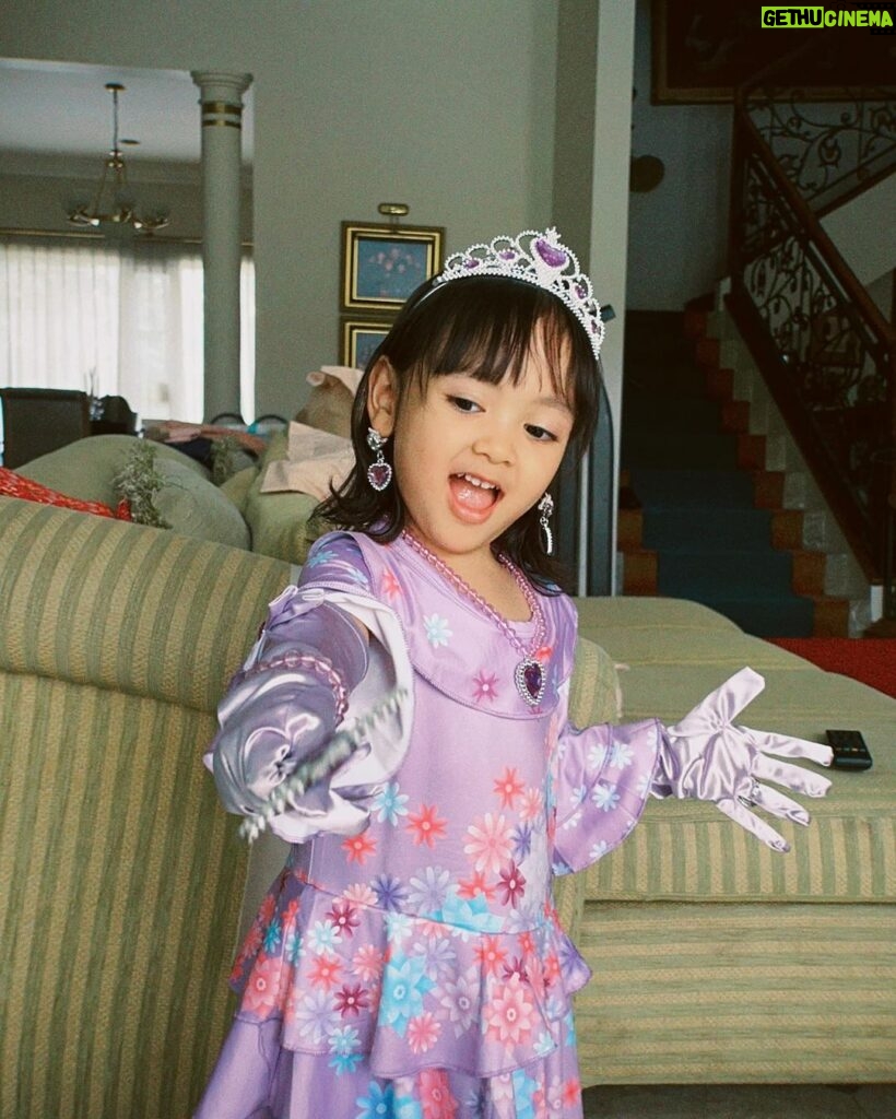 Devi Kinal Putri Instagram - princess luna. iya iya iya🙏🏻🙄