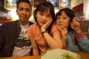 Devi Kinal Putri Instagram - setiap jalan sama pacar bawa buntut. 
bawa bella yang masih lebih pendek dari aku🤯🤯🤯🤯
adakah yang selalu bawa buntut juga? wkwkwk 
*aldi kecil bgt