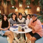 Devi Kinal Putri Instagram - kalau gue ga bilang foto yuk pasti gaakan foto😖 hahhahahaa makan siangnya sehat tapi udahnya makan kue🙃 biar balance ya🤪