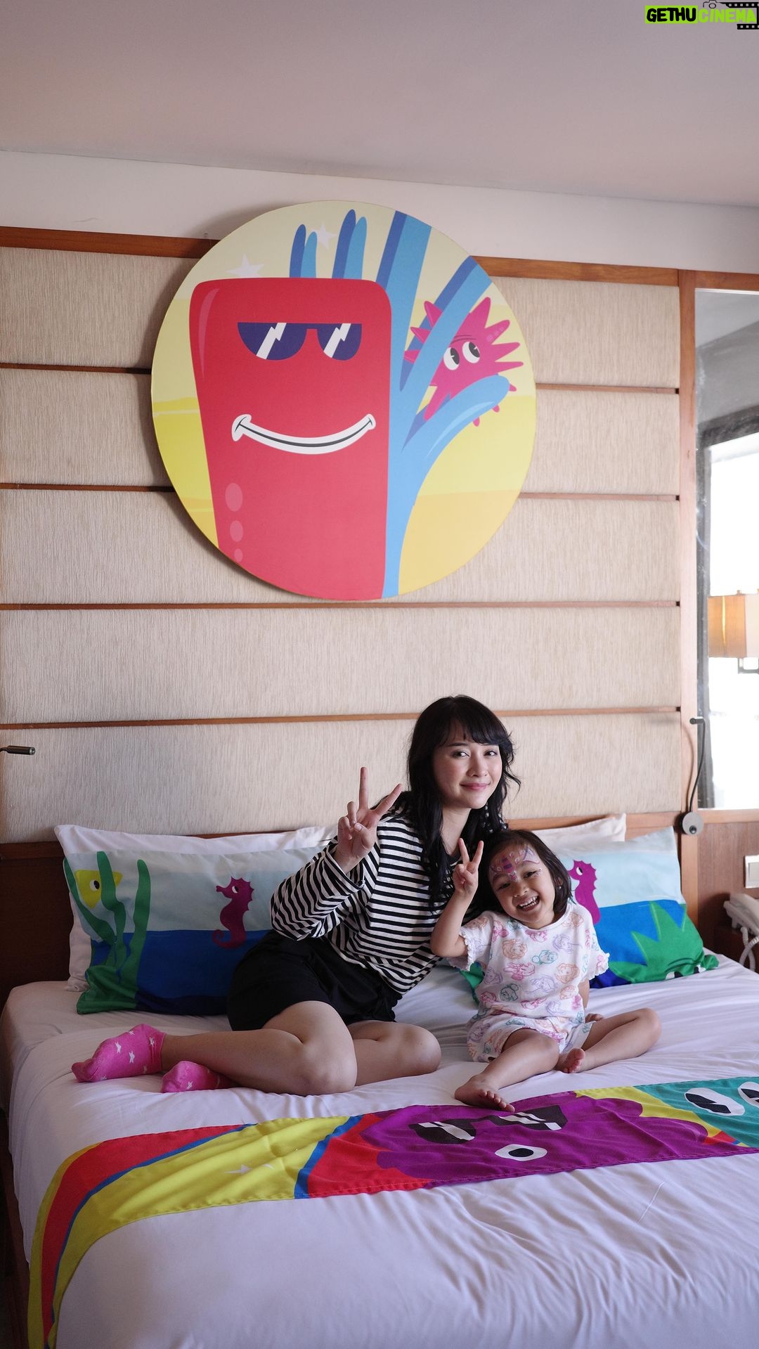Devi Kinal Putri Instagram - pengalaman memorable di @lveight @vuebeachclubbali 🩷 berenang pagi-sore setiap hari, enjoy the room, beach, and infinity pool. thankyou for having us🩷 . . . #canggu #hotelincanggu #lv8 #lv8resorthotelbali