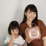 Devi Kinal Putri Instagram - Hai! Aku dan Kaluna mau Unboxing LOL Minisweets Haribo dari KidzStation! berhubung memang aku suka banget sama LOL! lucu banget deh 🩷 kalian bisa dapetin di @kidzstation yah! . . #unboxing #unboxinglolsurprise
