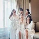 Devi Kinal Putri Instagram - Happy Wedding Day @shanju @jonatanchristieofficial , semoga kalian selalu berbahagia sampai akhir hayat nanti🩷 . terimakasih sudah memilihku menjadi bridesmaid🩷 . seru banget dari hari jumat seperti staycation, makan enak terus apalagi toffee puddingnya sampe makan 5 porsi. so fun🩷 love selalu shanju jojo dan semua jajaran teman temanku yang selalu bikin ketawa🩷🩷