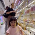 Devi Kinal Putri Instagram - pantes ada kursi di tempat beli makeup🙏🏻🥹 . . #reels