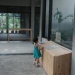 Devi Kinal Putri Instagram - ceritanya kebun binatang saat tidak hujan. jadi bukan tempat rahasia jalan-jalannya tapi tetep sambil berpegang tangan. 🩷🩷🩷🩷