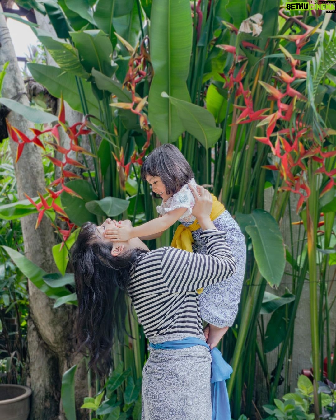 Devi Kinal Putri Instagram - loving every second of Motherhood♥️. . . . . 📍 @amnayaresorts