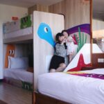 Devi Kinal Putri Instagram - enjoy my stay at @lveight and @vuebeachclubbali . kamar family suitenya cocok buat ibu, bapak dan 2 anak karna ada bunkbed. lucu dan dikasih pinjam board game juga biar anak-anak gak bosen karna sudah ada beachclubnya jadi benar-benar enjoy di hotel aja. bagus banget infinity poolnya. disini kita ke pantai dan poolnya 4 kali hahahah sering banget 🩷🩷 paling penting si Kids Friendly karna kolam untuk anaknya besar banget, jadi dia pun enjoy banget. wajib balik lagi si ini aku. 🩷🩷🩷🩷🩷