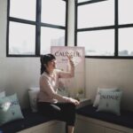 Devi Kinal Putri Instagram - Morning Cinematic Yoga with @caudalie d @alderjakarta . beauty elixir untuk semua hal, sebelum makeup, setelah makeup, habis panas-panasan, after olahraga. karna kandungannya yang natural dan wanginya juga relaxing banget. my fav 🩷 . thankyou @luxasia.idn 🩷🩷
