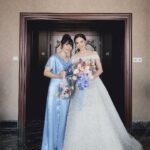 Devi Kinal Putri Instagram - Happy Wedding Day @shanju @jonatanchristieofficial , semoga kalian selalu berbahagia sampai akhir hayat nanti🩷 . terimakasih sudah memilihku menjadi bridesmaid🩷 . seru banget dari hari jumat seperti staycation, makan enak terus apalagi toffee puddingnya sampe makan 5 porsi. so fun🩷 love selalu shanju jojo dan semua jajaran teman temanku yang selalu bikin ketawa🩷🩷