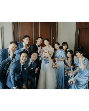 Devi Kinal Putri Instagram - Happy Wedding Day @shanju @jonatanchristieofficial , semoga kalian selalu berbahagia sampai akhir hayat nanti🩷
.
terimakasih sudah memilihku menjadi bridesmaid🩷
.
seru banget dari hari jumat seperti staycation, makan enak terus apalagi toffee puddingnya sampe makan 5 porsi.
so fun🩷
love selalu shanju jojo dan semua jajaran teman temanku yang selalu bikin ketawa🩷🩷