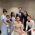 Devi Kinal Putri Instagram - Happy Wedding Day @shanju @jonatanchristieofficial , semoga kalian selalu berbahagia sampai akhir hayat nanti🩷 . terimakasih sudah memilihku menjadi bridesmaid🩷 . seru banget dari hari jumat seperti staycation, makan enak terus apalagi toffee puddingnya sampe makan 5 porsi. so fun🩷 love selalu shanju jojo dan semua jajaran teman temanku yang selalu bikin ketawa🩷🩷