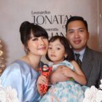 Devi Kinal Putri Instagram - Happy Wedding Day @shanju @jonatanchristieofficial , semoga kalian selalu berbahagia sampai akhir hayat nanti🩷 . terimakasih sudah memilihku menjadi bridesmaid🩷 . seru banget dari hari jumat seperti staycation, makan enak terus apalagi toffee puddingnya sampe makan 5 porsi. so fun🩷 love selalu shanju jojo dan semua jajaran teman temanku yang selalu bikin ketawa🩷🩷