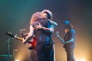 Devon Gilfillian Instagram - Life has truly been a dream lately. 🥲 Thank you to @mymorningjacket for inviting us to open these shows. Atlanta, you were fire, and @removador, thank you for making my dream of singing “Only Memories Remain” with you come true 🙏🏾. Let’s do it again in St. Louis, tomorrow🤘🏽💛🤘🏽

📸: @ross.bustin
