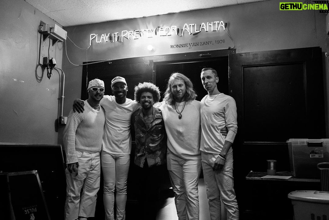 Devon Gilfillian - 1K Likes - Life has truly been a dream lately. 🥲 Thank you to @mymorningjacket for inviting us to open these shows. Atlanta, you were fire, and @removador, thank you for making my dream of singing “Only Memories Remain” with you come true 🙏🏾. Let’s do it again in St. Louis, tomorrow🤘🏽💛🤘🏽
📸: @ross.bustin