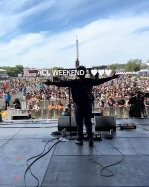 Devon Gilfillian Instagram - Austin, I’ll never get over this. Thank you for showing up early for our set 💜💜💜 See you on 10.13 at @antonesnightclub and on 10.14 for ACL wknd 2. 🙏🏾