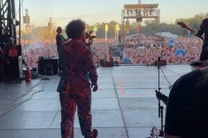 Devon Gilfillian Instagram - ACL WKND 2 - when @30secondstomars asks you to duet “the kill,” you do it 💜 Thank you to @jaredleto, @stevieaiello, and @lannafagan for asking me. What a dream. 🙏🏾

📸: @hrv_images