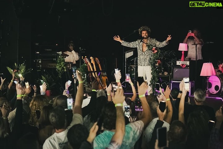 Devon Gilfillian Instagram - Damn, I feel like I blinked and the first leg of the Love You Anyway tour flashed before my eyes 🥹. It’s been insane seeing y’all come out to the shows, singing along, shaking your asses, and sharing your heart and soul with me. @ohhedead, I can’t thank y’all enough for opening these shows and keeping us inspired along the way. I’m also so grateful for my band and crew for busting their ass on barely any sleep. This touring life is no joke, and I couldn’t imagine doing it with anyone else. West Coast, you’re up next w/ @hannahwicklund. Get your tickets 💜 📸: @bosconcertphoto