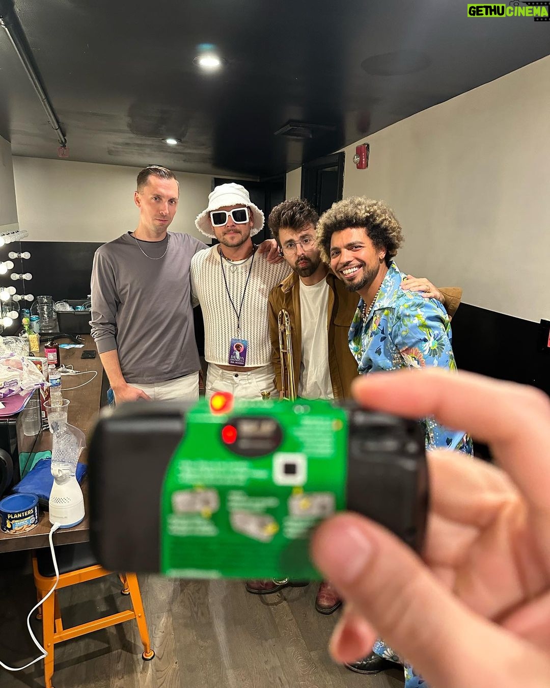 Devon Gilfillian Instagram - Yo Boston! Stop studying and bring those bunz out to @thesinclair tonight! We’re acting a fool on tour and we wanna act a fool with you! I can’t believe there’s only 3 more shows on our first leg of the Love You Anyway tour 🥹. See y’all tonight Boston, don’t be late 🤘🏽❤️💃🏽! 7p doors 8p @ohhedead 9p WE DO THE DAMN THANG Boston, Massachusetts