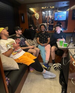 Devon Gilfillian Instagram - baby boy’s first bus 🕺🏾🥹🤘🏾

Tonight, Pittsburgh at @thunderbirdmusichall w/ @ohhedead and @dpisband. You don’t want to miss this show. Limited tickets online/at the door. 💜💜💜

#loveyouanywaytour