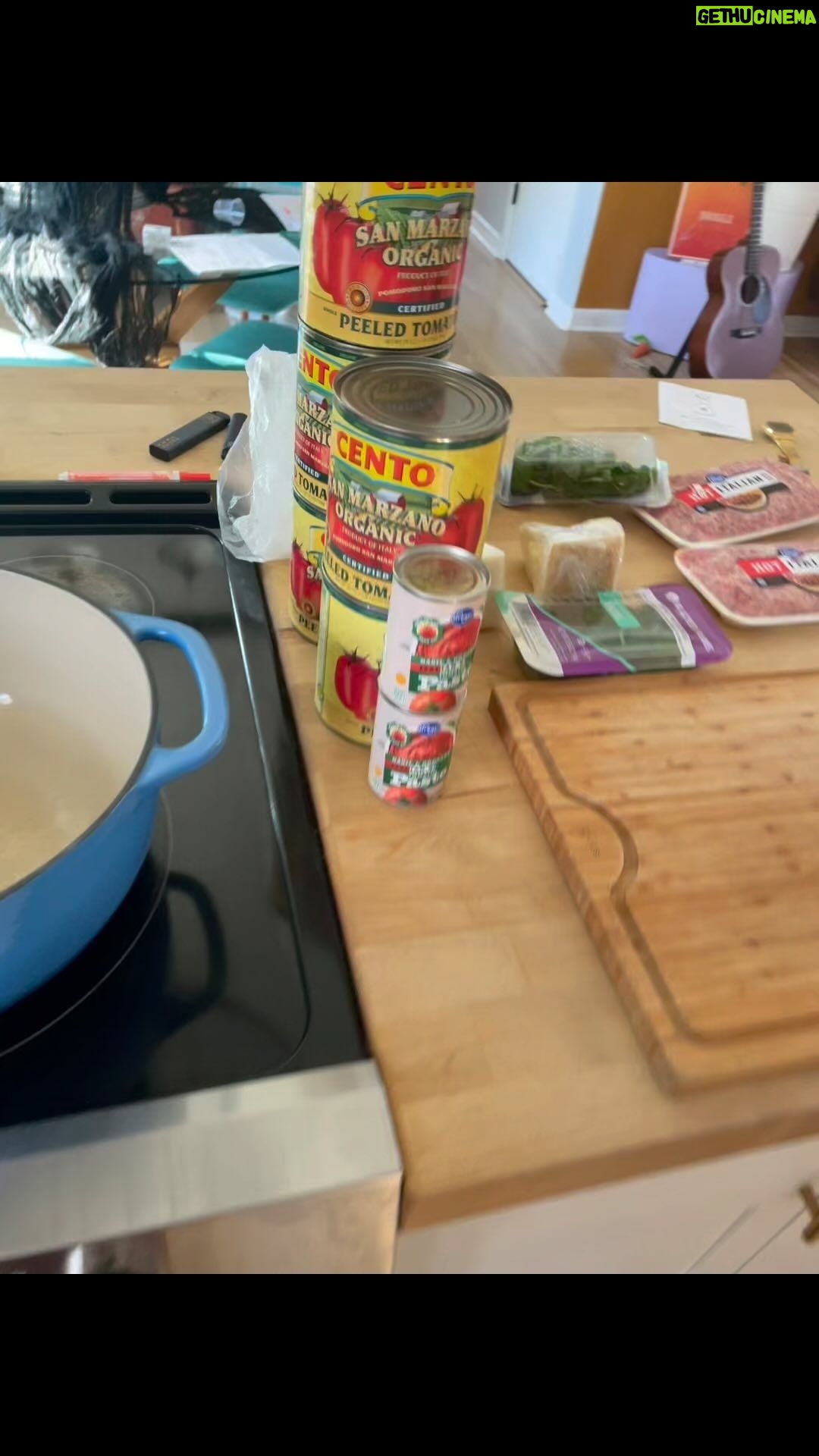 Devon Gilfillian Instagram - Shout out to master chef @jeremylutito for this meatball recipe and for also cooking up my tune “The Recipe” that’s playing in the background 👨🏾🍳😝. There’s nothing that makes me happier then meatballs and music 🤌🏽😘