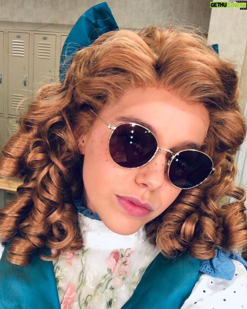 Actress Devon Hales HD Instagram Photos and Wallpapers November 2020 ...