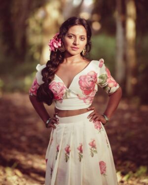 Dhanya Ananya Instagram - ഗുലാബ് | GULAB | குலாப் | गुलाब 

MUA: @alagne_signature 
Photo Credit: @artistic_expressionn 
Costume: @thapas_the_creative_tale 
Designer and stylist: @shilpashivdas 
Edit: @vishnu__photography___