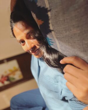 Dhanya Ananya Instagram - you thought I might not want your flowers …

but the flowers you nearly brought have lasted all this while .

#fullstop