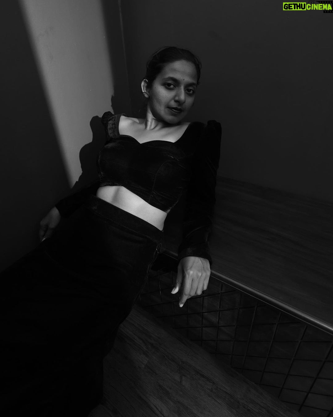 Dhanya Ananya Instagram - melting in black with @vinod__lal & @binee_30 @tatvadesignelement 🖤