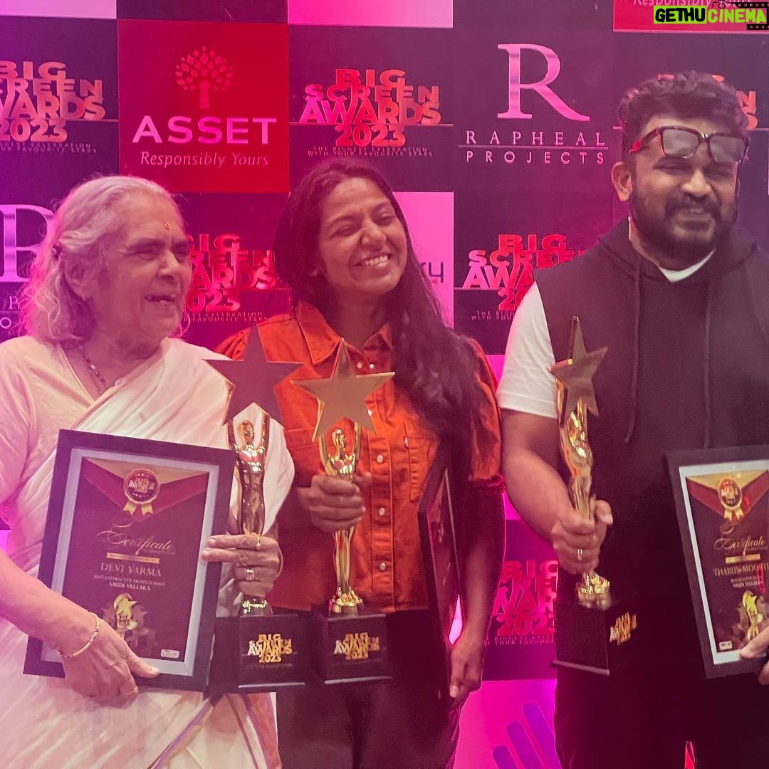 Dhanya Ananya Instagram - Sharing yesterday’s smiles. Each and every person from @saudi_vellakka made this possible. 🫂 Nothing happens overnight, keep your calm and move. The yesterday’s , today’s , tomorrow’s remembers you. ♥️ #bigscreenawards2023 ♥️ @saudi_vellakka @tharun_moorthy @sandipsenan @devi_nethiyar @lukman_avaran @binupappu @sujithshankers @pramod_veliyanadu ✨