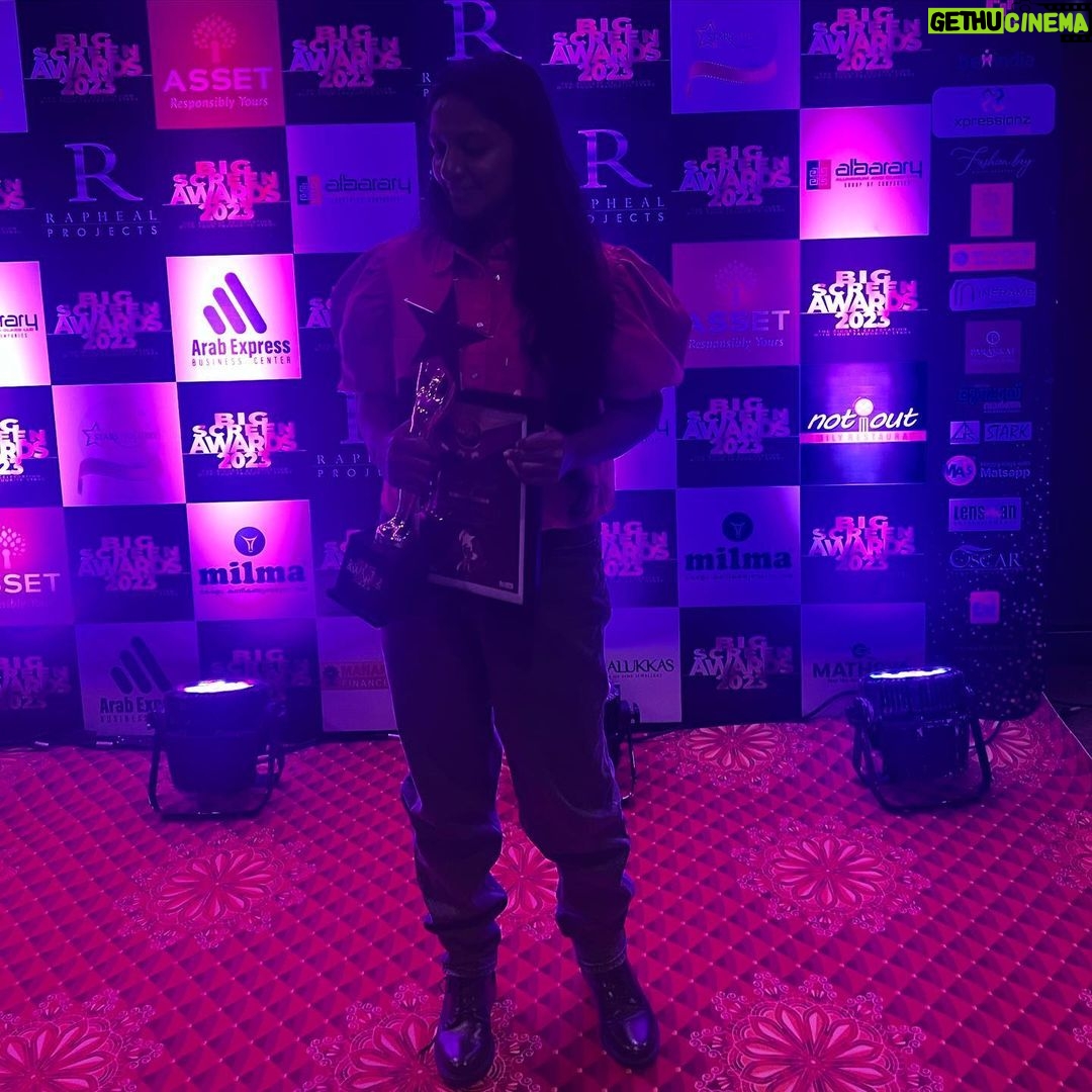 Dhanya Ananya Instagram - Sharing yesterday’s smiles. Each and every person from @saudi_vellakka made this possible. 🫂 Nothing happens overnight, keep your calm and move. The yesterday’s , today’s , tomorrow’s remembers you. ♥️ #bigscreenawards2023 ♥️ @saudi_vellakka @tharun_moorthy @sandipsenan @devi_nethiyar @lukman_avaran @binupappu @sujithshankers @pramod_veliyanadu ✨