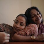 Dhanya Ananya Instagram - What‘s the colour of memory! Dop :@rahim_ibn_rasheed inframe : @kanmaniii3 @shilpachandran__ #thriftedfashion #sari #shootdiaries #photooftheday #memory #tamil #mattancherry #fortkochi #palaceroad Mattancherry