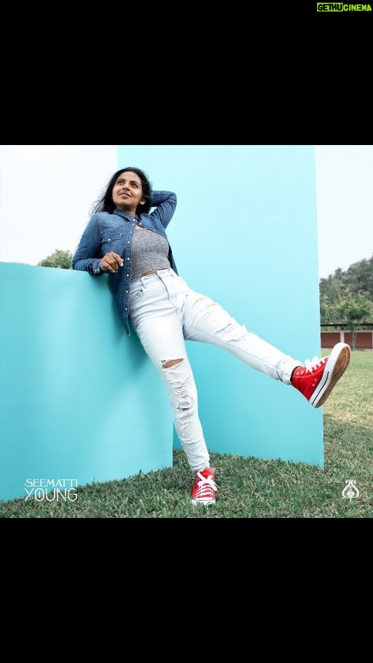 Dhanya Ananya Instagram - With Seematti Young, stay up-to-date on fashion trends and style your way to boldness. Grab a hold of casual coolness whenever you please! In Frame: @kanmaniii3 Agency : @bbpindia Creative Director: @shineahamed Photography: @vaffara_ Stylist: @amrutha_c_r DOP :@ramshad_bin_muhmed Editor : @hafizhuzzain Makeup: @amal_ajithkumar Production: @jithinharid Agency Team : @shineahamed @revathy.sivakumar @thisispearlmaxy @shamna.essudheen @deepaankuran @_aju.03 @hafizhuzzain @born.in90s @aysha_jumna @anju_biju___ #seematti #seemattitextiles #seemattiyoung #beyoung #beyou #style #stylediary #styleinspiration #stylefashion #young #trending