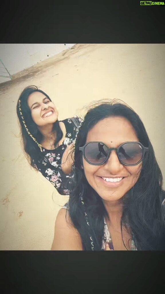 Dhanya Ananya Instagram - sharing some beautiful moments shared with a beautiful human. Niljole is one of the cutest coolest person I have been with 🫂 . It have been long time but it’s worth cherishing. Love love love and hugs to you @nilja_k_baby 😘 #ज़िन्दगी एक सफ़र है सुहाना 😍 ♥️🥰🎶🌈🥳👩🏾‍🤝‍👩🏽✨🫧🍰🍫🍷⏳💌