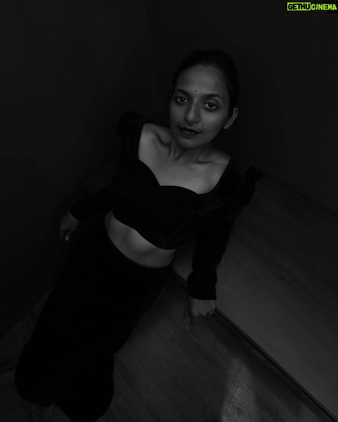Dhanya Ananya Instagram - melting in black with @vinod__lal & @binee_30 @tatvadesignelement 🖤