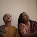 Dhanya Ananya Instagram - What‘s the colour of memory! Dop :@rahim_ibn_rasheed inframe : @kanmaniii3 @shilpachandran__ #thriftedfashion #sari #shootdiaries #photooftheday #memory #tamil #mattancherry #fortkochi #palaceroad Mattancherry