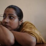 Dhanya Ananya Instagram - What‘s the colour of memory! Dop :@rahim_ibn_rasheed inframe : @kanmaniii3 @shilpachandran__ #thriftedfashion #sari #shootdiaries #photooftheday #memory #tamil #mattancherry #fortkochi #palaceroad Mattancherry