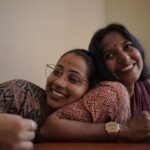 Dhanya Ananya Instagram - What‘s the colour of memory! Dop :@rahim_ibn_rasheed inframe : @kanmaniii3 @shilpachandran__ #thriftedfashion #sari #shootdiaries #photooftheday #memory #tamil #mattancherry #fortkochi #palaceroad Mattancherry
