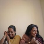 Dhanya Ananya Instagram - What‘s the colour of memory! Dop :@rahim_ibn_rasheed inframe : @kanmaniii3 @shilpachandran__ #thriftedfashion #sari #shootdiaries #photooftheday #memory #tamil #mattancherry #fortkochi #palaceroad Mattancherry