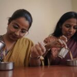 Dhanya Ananya Instagram - What‘s the colour of memory! Dop :@rahim_ibn_rasheed inframe : @kanmaniii3 @shilpachandran__ #thriftedfashion #sari #shootdiaries #photooftheday #memory #tamil #mattancherry #fortkochi #palaceroad Mattancherry