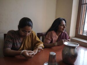 Dhanya Ananya Instagram - What‘s the colour of memory!

Dop :@rahim_ibn_rasheed 
inframe : @kanmaniii3 @shilpachandran__ 

#thriftedfashion #sari #shootdiaries #photooftheday #memory #tamil #mattancherry #fortkochi #palaceroad
