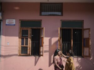 Dhanya Ananya Instagram - What‘s the colour of memory!

Dop :@rahim_ibn_rasheed 
inframe : @kanmaniii3 @shilpachandran__ 

#thriftedfashion #sari #shootdiaries #photooftheday #memory #tamil #mattancherry #fortkochi #palaceroad