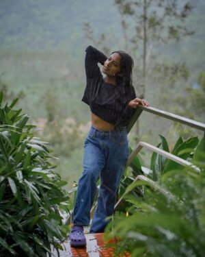 Dhanya Ananya Instagram - Keeping previous moments in mind 
#itsraining 🌧️

PC : @lalu_daz 

Behind this physical fitness I have a wonderful human who was constantly with me;  @sanilkb_ I trust you and your process lot; and am keep on doing that ♥️ @powerhousefitnesscentre2020 💪