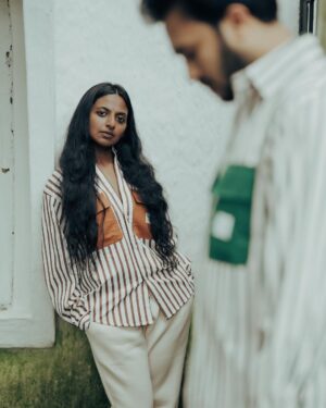 Dhanya Ananya Instagram - pause and play 🤎💚

Costumes : @cultxverse @cultverse_clothing 
Photography : @anees_as_k 
Assist : @praveen_mohan___ 
In frame : @midhunvenugopal_official & @kanmaniii3 
♥️ : @ma_l_oo